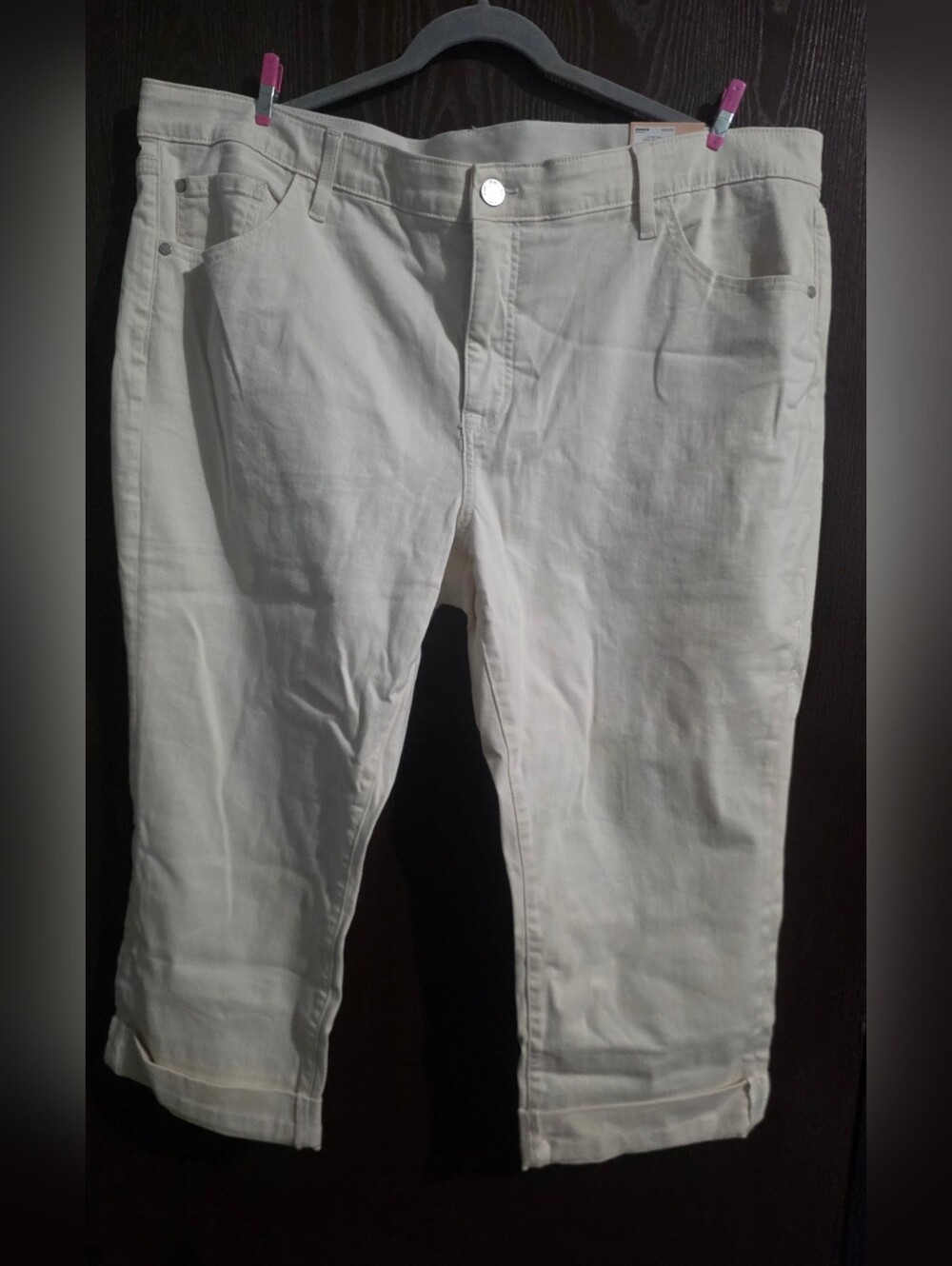 EVRI Women's Off-White Capris